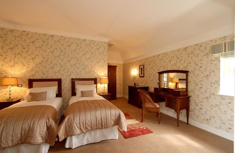 RED CLIFF LODGE RESTAURANT AND SEAVIEW SUITES