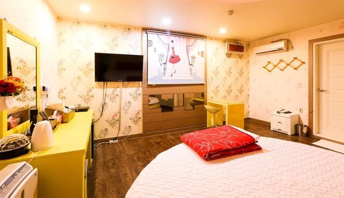 Hole In One Hotel