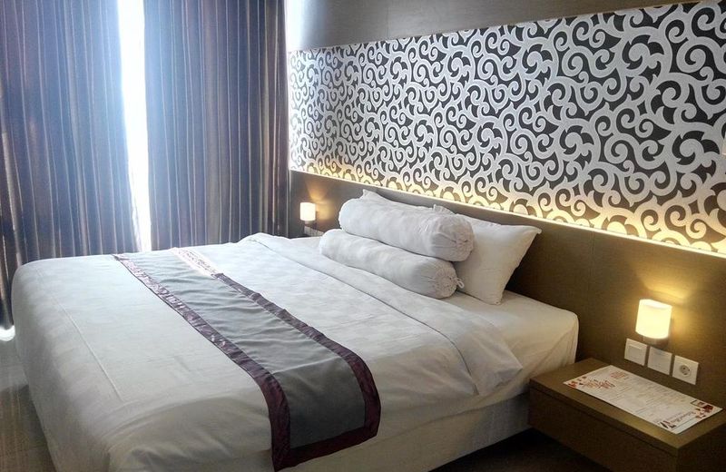 Viva Hotel Kediri by Front One
