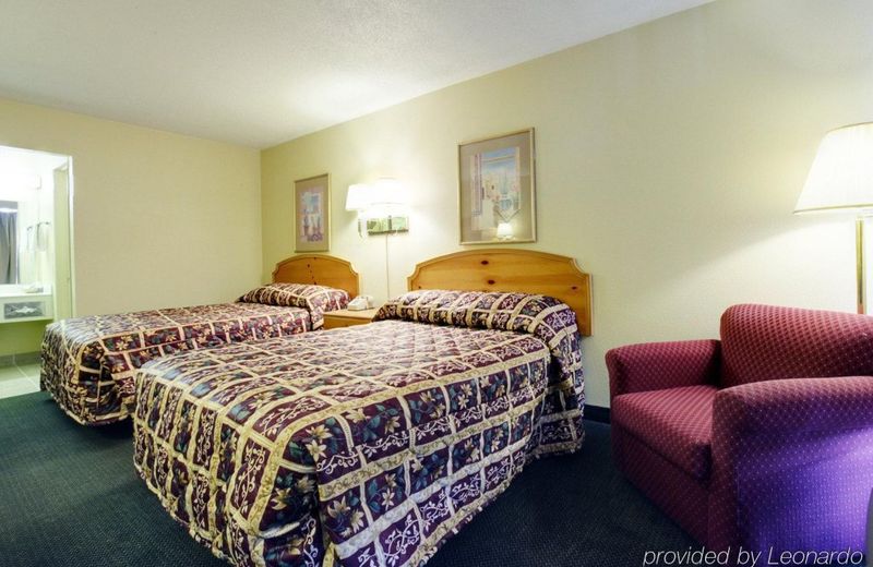 Econo Lodge Inn & Suites