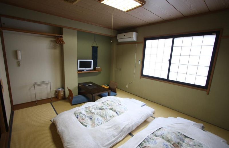 Nozawa Onsen Azegamikan