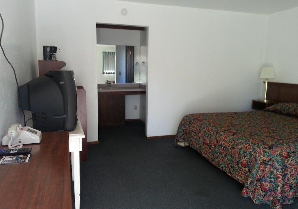 Pine Cone Motel