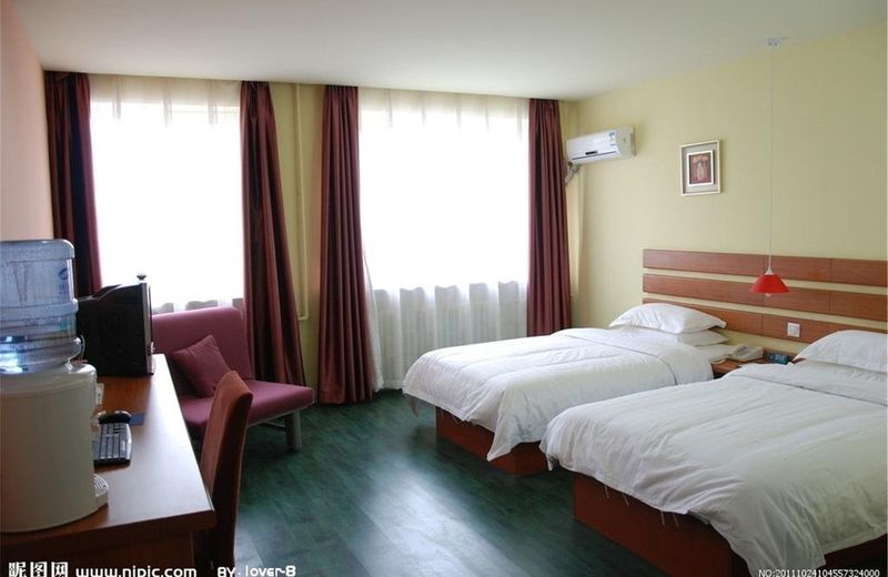 Jiaozhou Yizhou Holiday Hotel