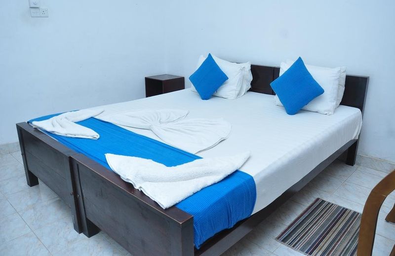 Travel Lodge Lake View Tourist Resort