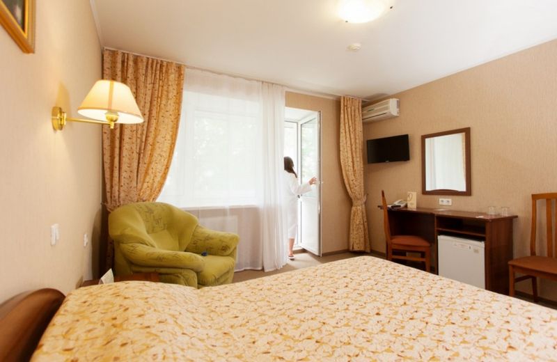 AMAKS Tourist Hotel