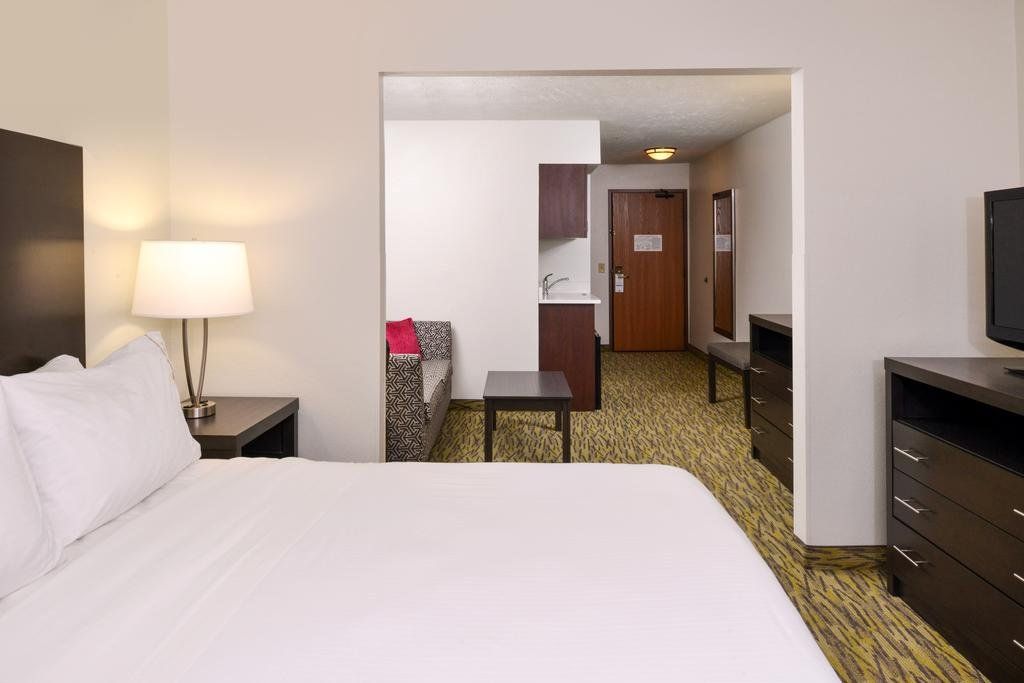 Holiday Inn Express Hotel & Suites Omaha West, an IHG Hotel