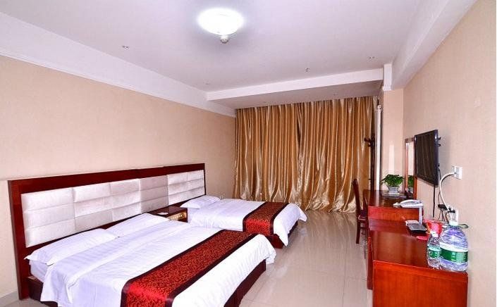 Longhua Business Hotel