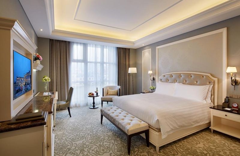 Yinrun Jinjiang Castle Hotel