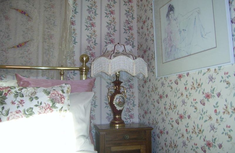 Artist & The Quiltmaker Victorian B & B The