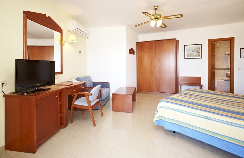 Universal Hotel Perla