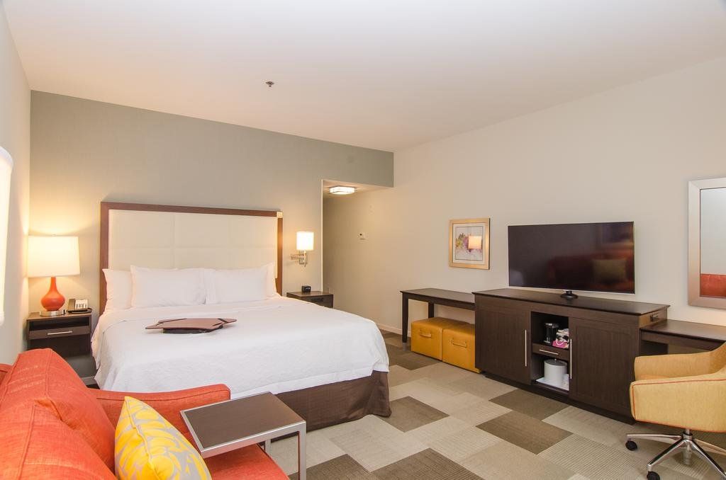 Hampton Inn & Suites Houston North IAH, TX
