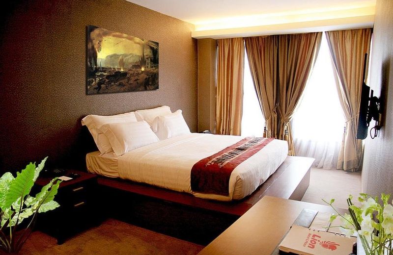 Lion Hotel & Plaza