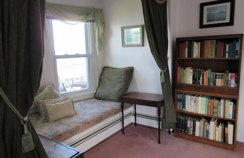 3 Royal Waterfront Suites
