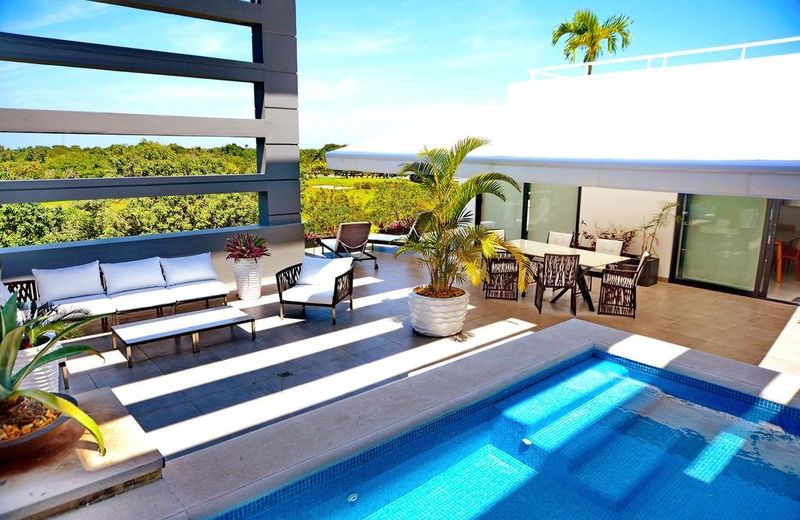 Elegant Penthouse With Private Pool