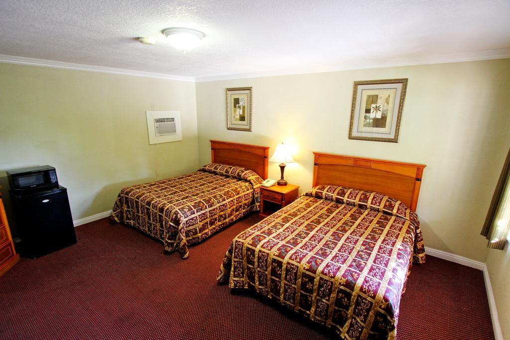Palm Tropics Motel