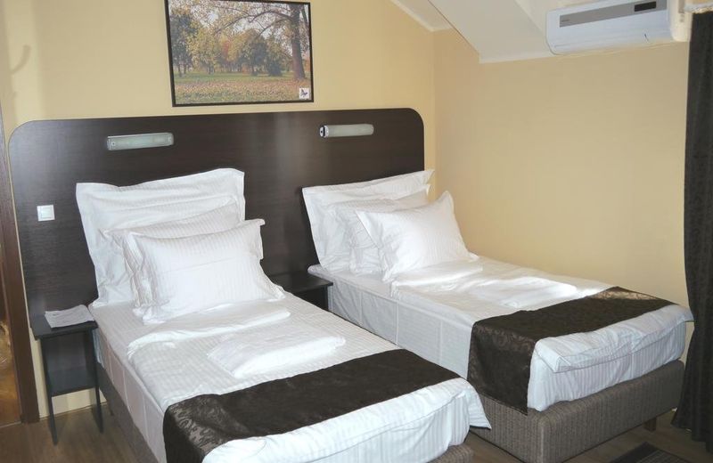 ROOMS ANNA