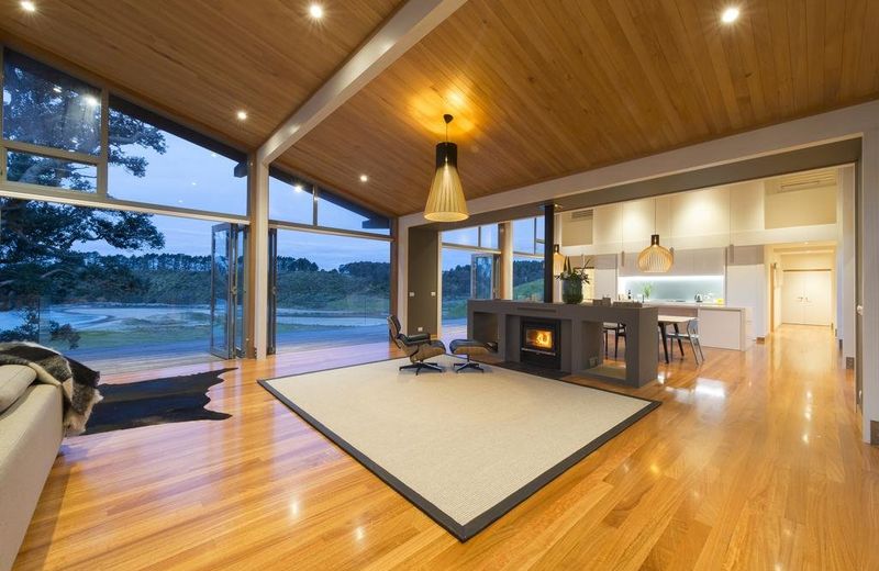 OTAHA BEACHFRONT LODGE