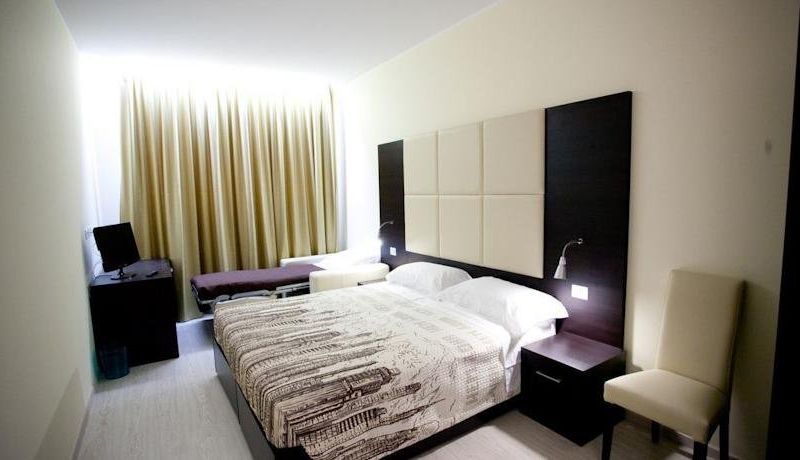 Hotel Elys