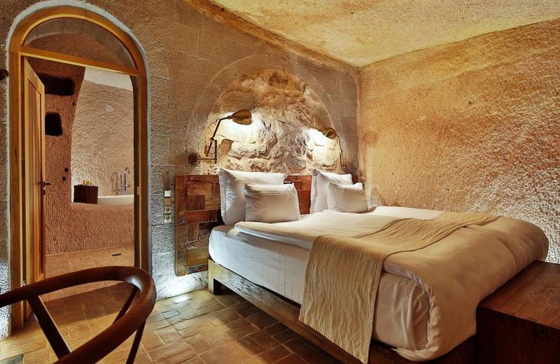 Millstone Cave Suites Hotel