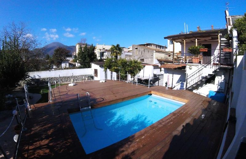 Terrazza sul Vesuvio con piscina