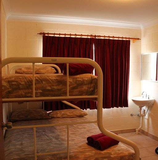 Horse Shoe Lodge