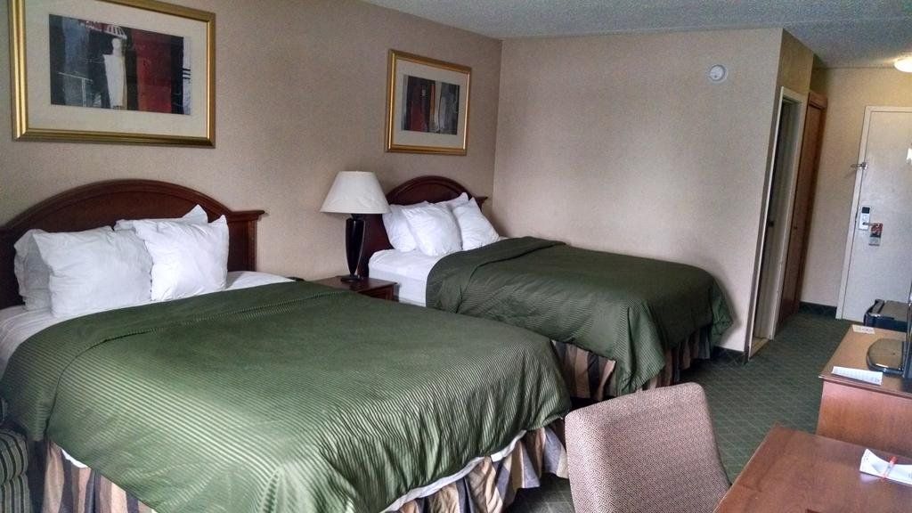 Grand Forks Inn & Suites
