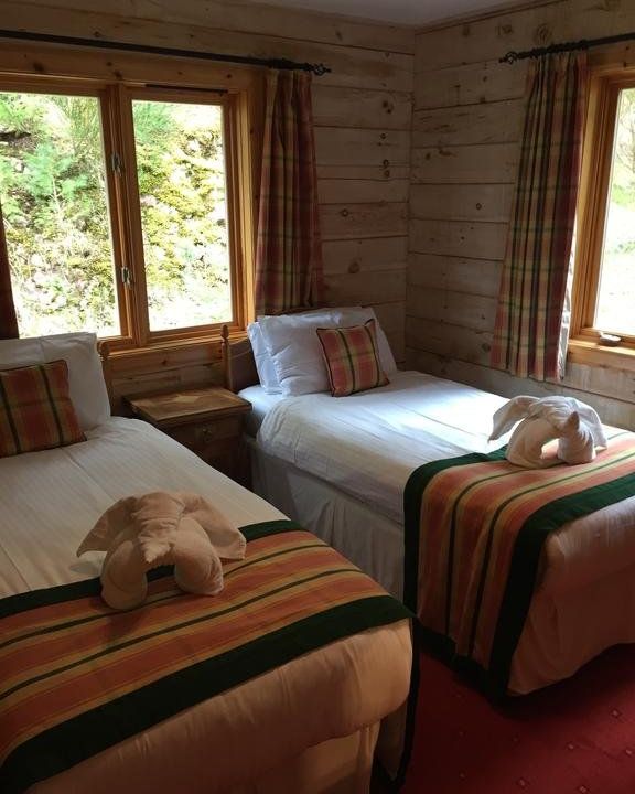 Lodges on Loch Ness
