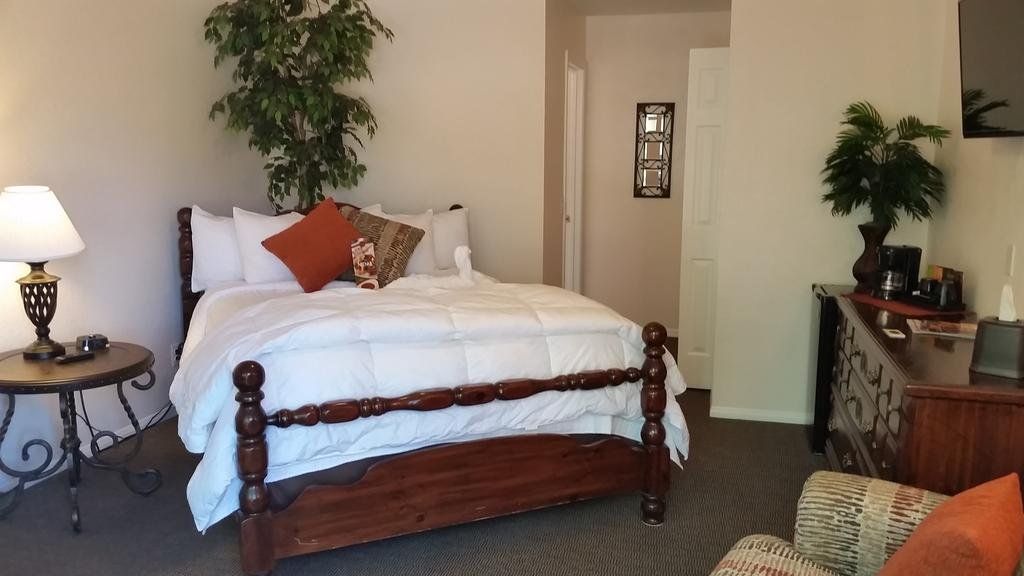 Whispering Creek Bed & Breakfast