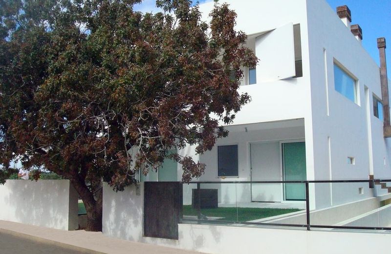 Infinity White Complex