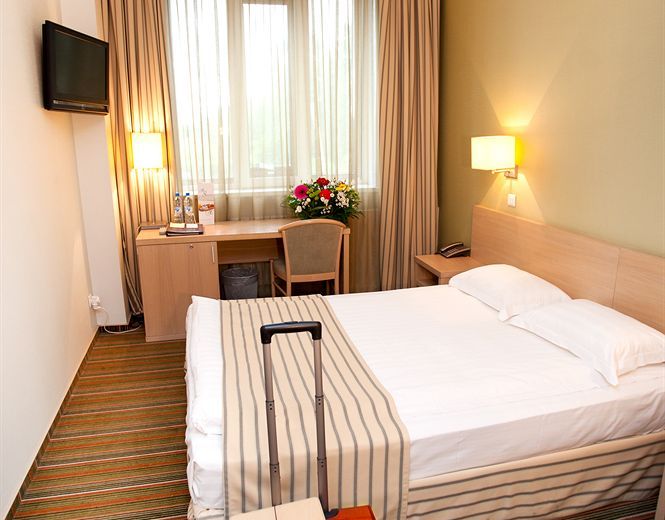 Skyport Hotel