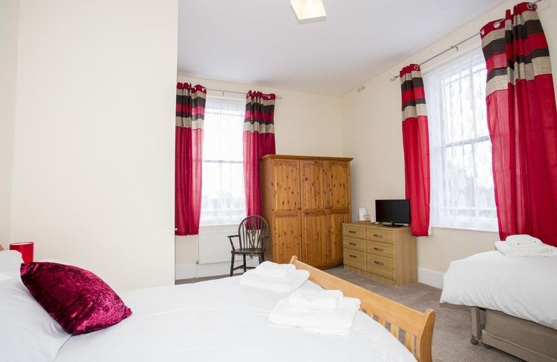 Brent Knoll Inn