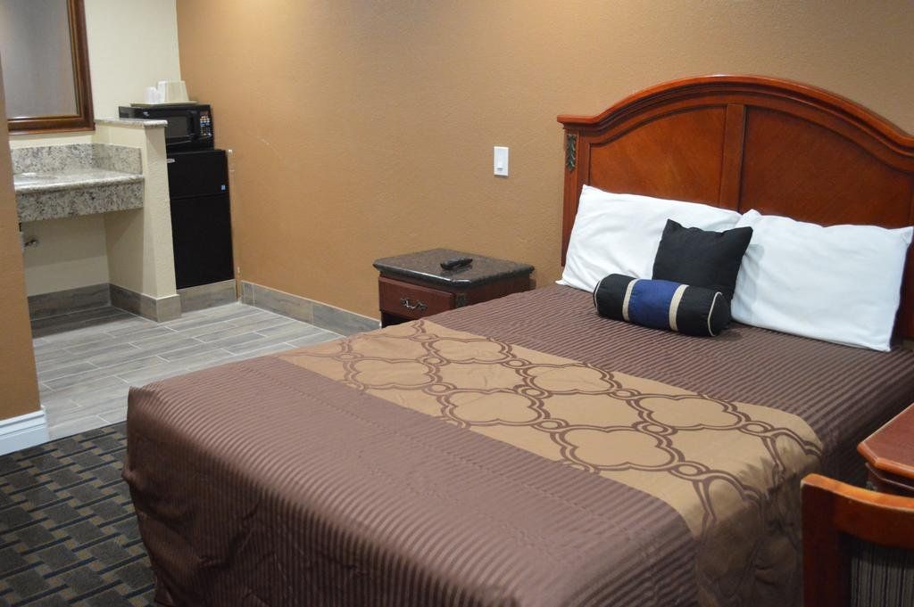 Tustin Motor Lodge
