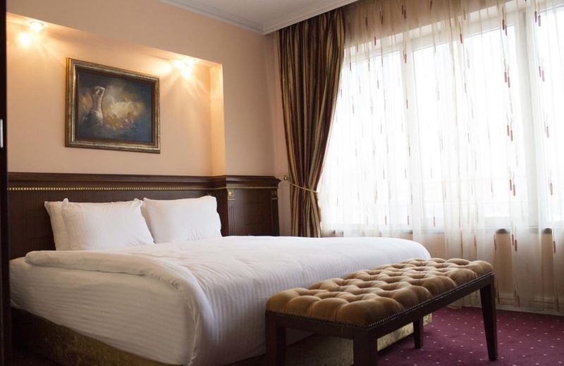 Stone Bridge Hotel
