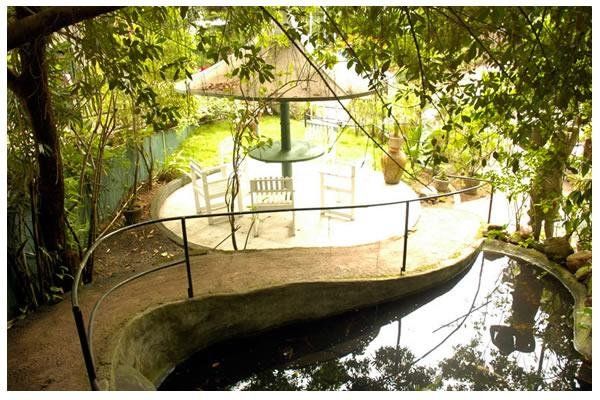 Aubrona Hotel