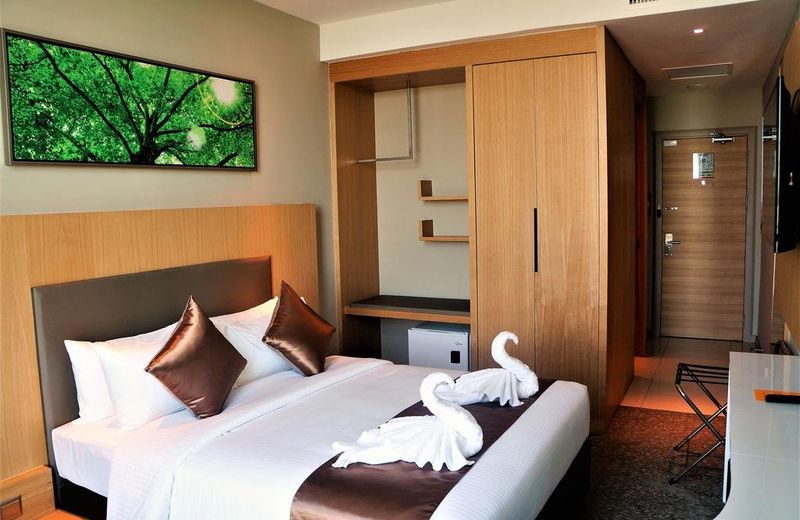 Greens Hotel & Suites