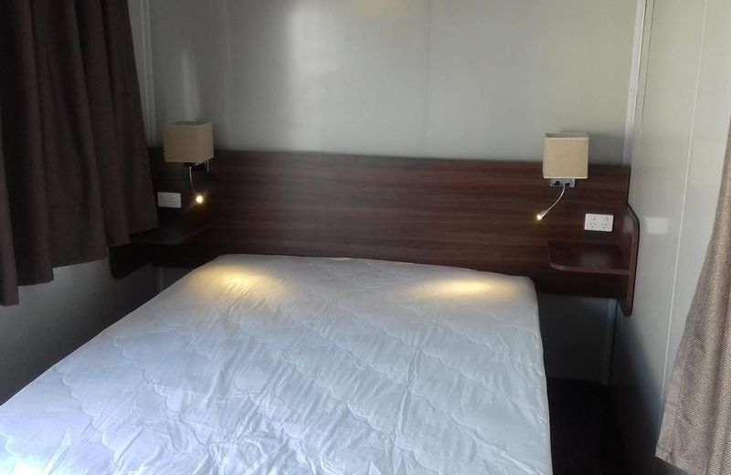 Shooters Saloon Bar Hotel & Cabins