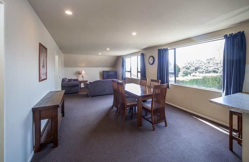 Oak Tree Motel