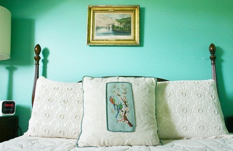 Chanterelle Inn & Cottages featuring Restaurant 100 KM