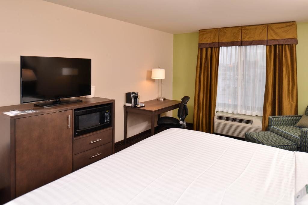 Holiday Inn Express & Suites Dearborn SW - Detroit Area, an IHG Hotel