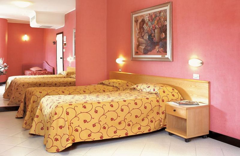 Hotel Junior