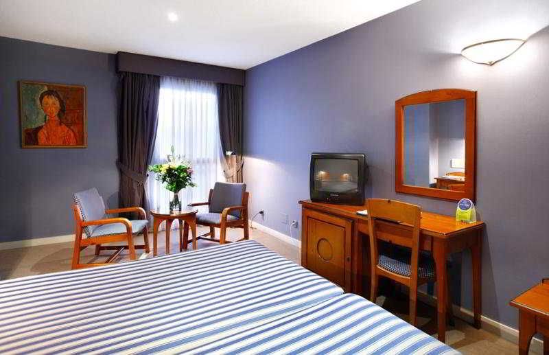 Apartamentos Plaza de Santiago - Estudios Turisticos - 1 LLAVE