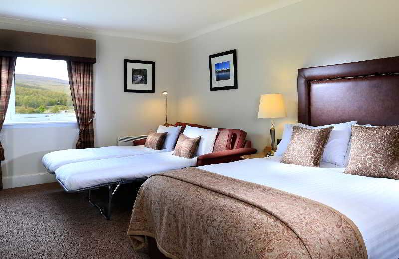 MACDONALD FOUR SEASONS HOTEL