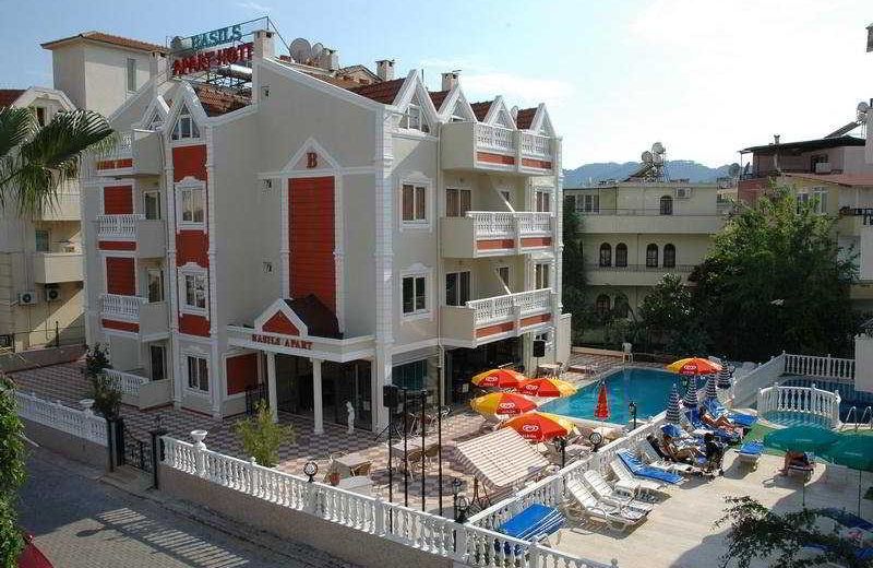 Basil's Apart Hotel