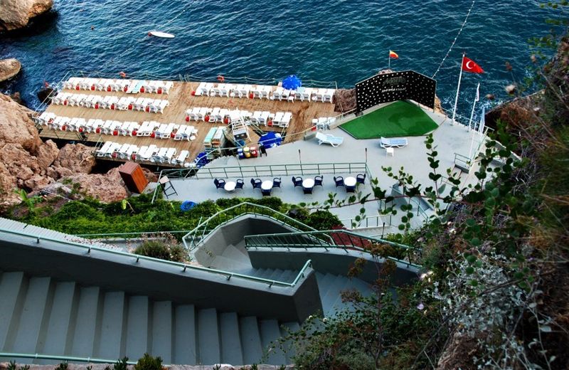 Adonis Hotel