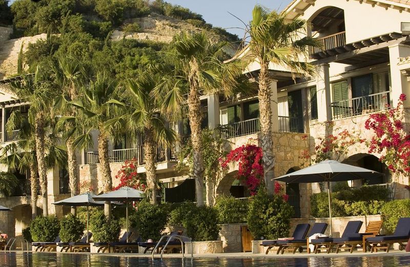 COLUMBIA BEACH HOTEL