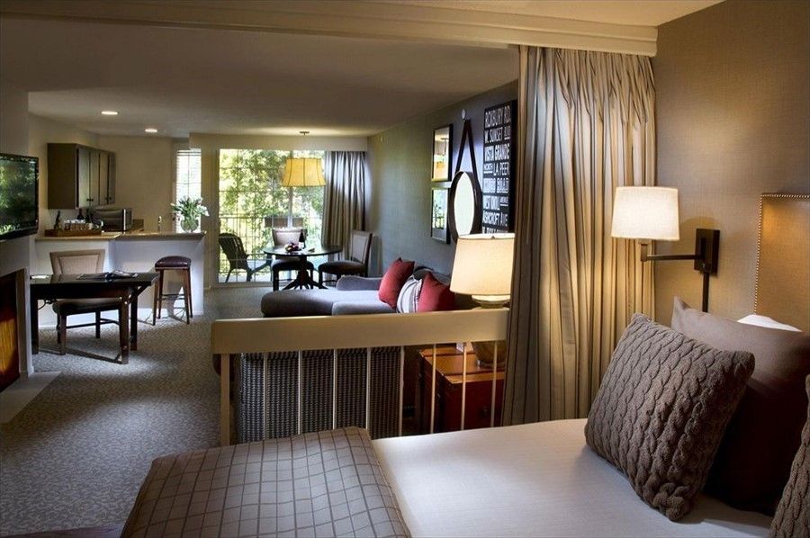 Le Parc Suite Hotel