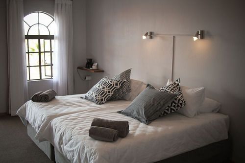 Sweet Thorn Retreat Airport Lodge