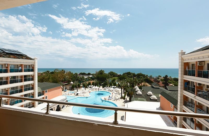Insula Resort & Spa
