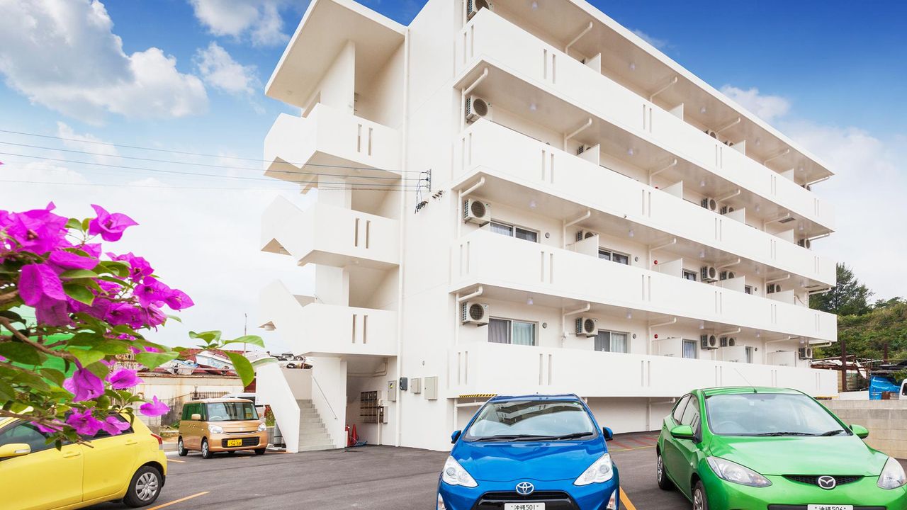 Kariyushi Condominium Resort Kin Yaka Seaside