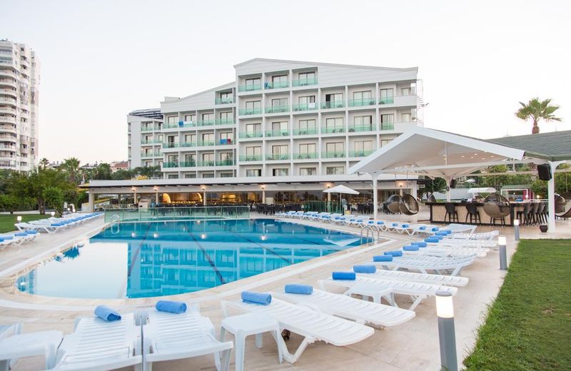 Falcon Hotel